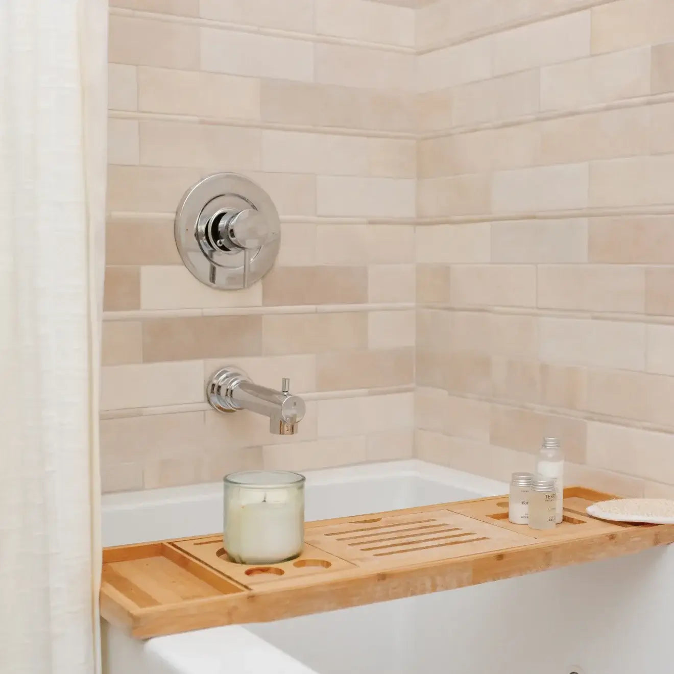 Cloé 2.5" x 8" Glossy Ceramic Tile in Creme