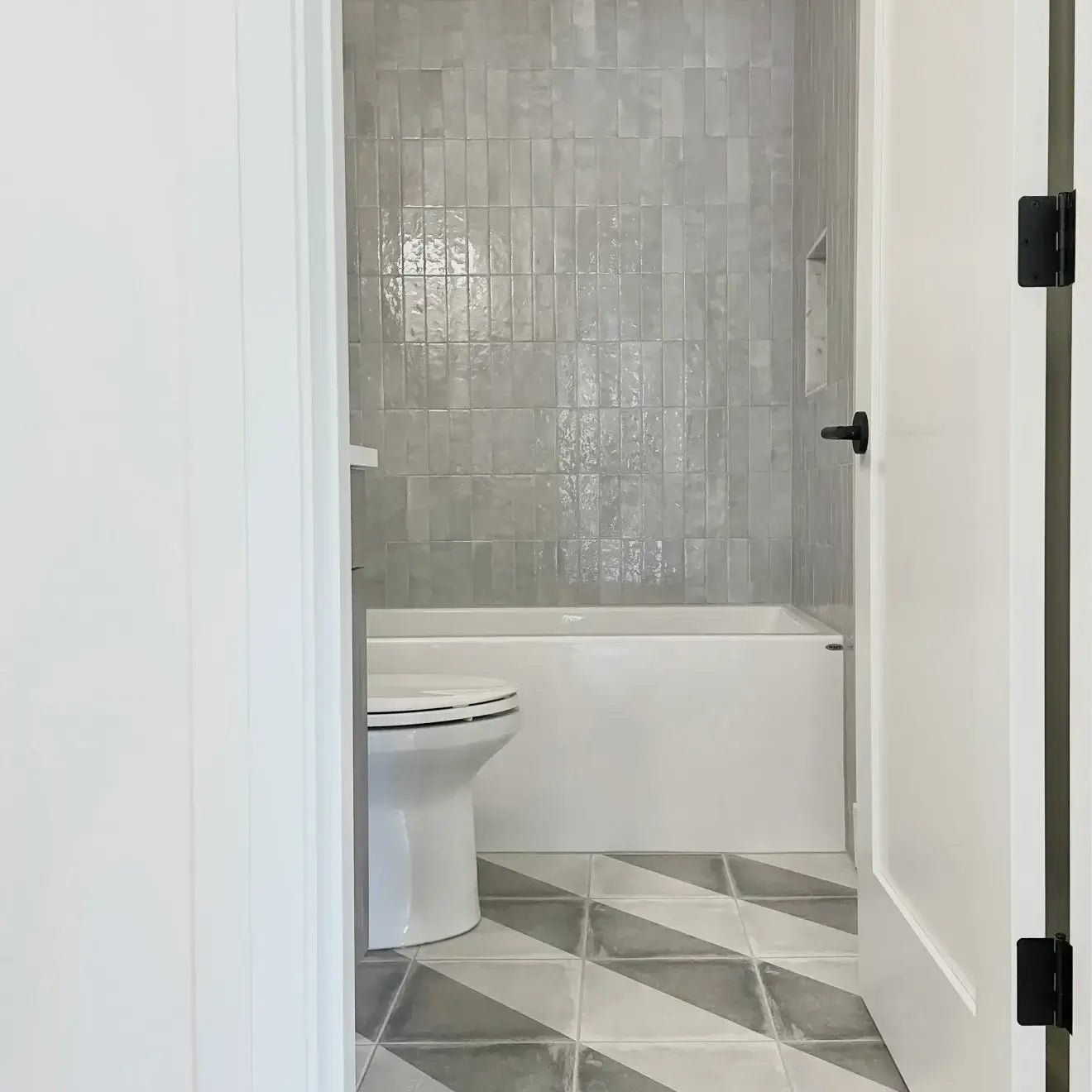 Cloé 2.5" x 8" Glossy Ceramic Tile in Grey