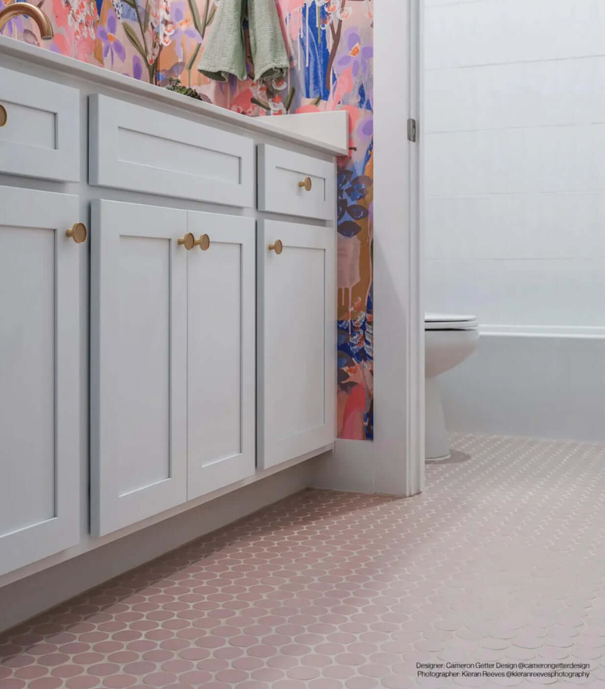 Makoto 2" Round Matte Porcelain Mosaic Tile in Momoiro Blush