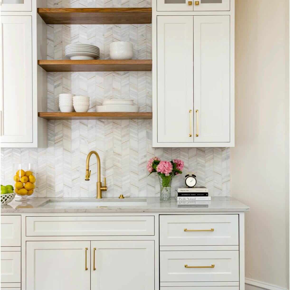 Ferrara Honed Chevron Marble Mosaic Tile in Bianco, - Hey Tiles