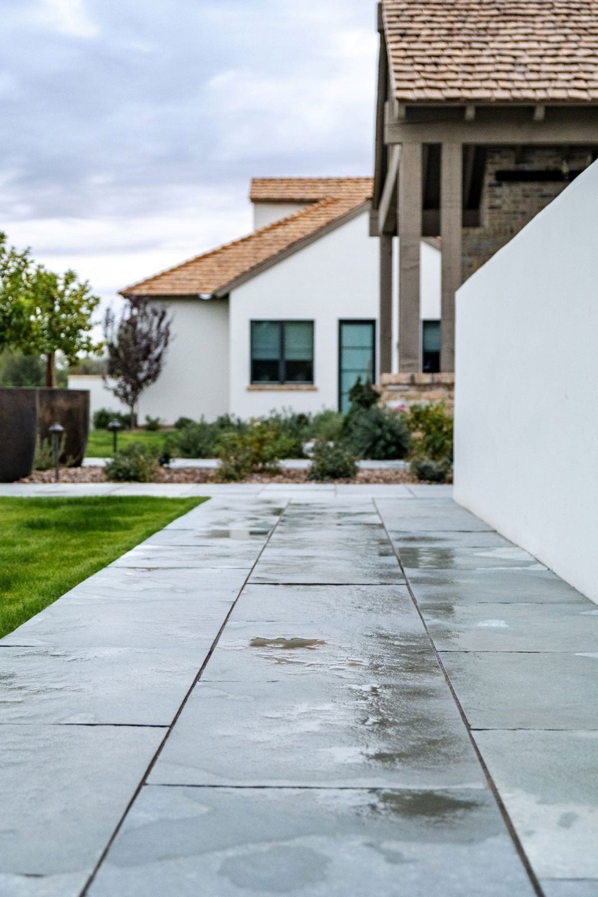 MSI Caribbean Blue 24" x 30" x 1.25" Natural Limestone Paver - lifestyle view 2