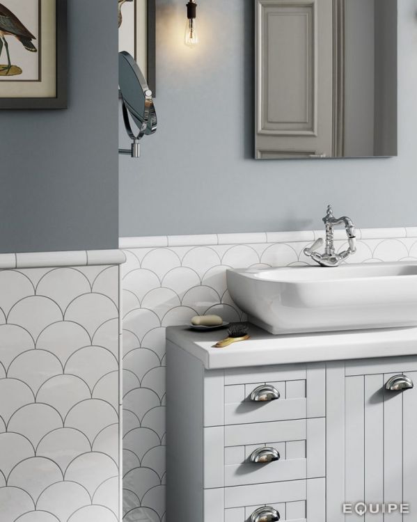 Scale Fan White Matte 4 x 5 Ceramic Tile