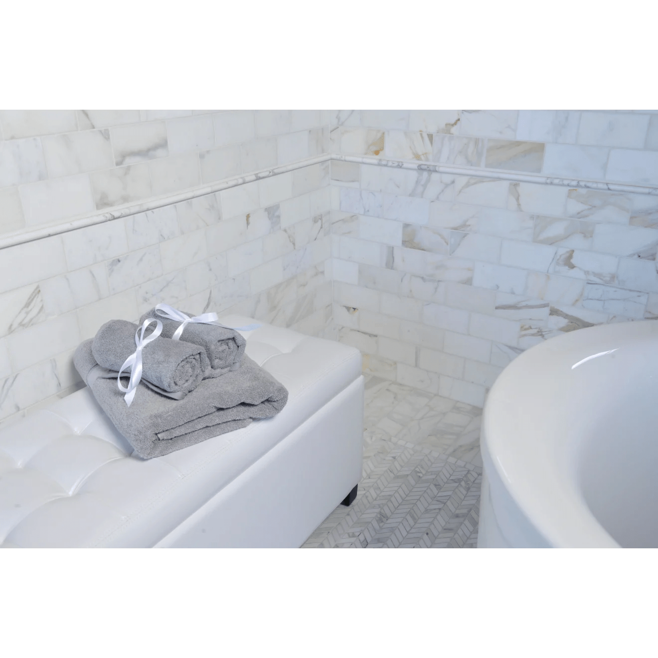 Calacatta Chevron Marble Mosaic Tile in White POLISHED / HONED - Hey Tiles